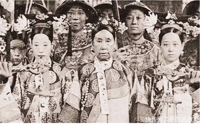 8 ảnh hiếm nhan sắc "Đệ nhất mỹ nhân nhà Thanh": Được ngưỡng mộ nhưng bị Từ Hy Thái Hậu thao túng cả đời - Ảnh 2. 8 ảnh hiếm nhan sắc "Đệ nhất mỹ nhân nhà Thanh": Được ngưỡng mộ nhưng bị Từ Hy Thái Hậu thao túng cả đời - Ảnh 2.