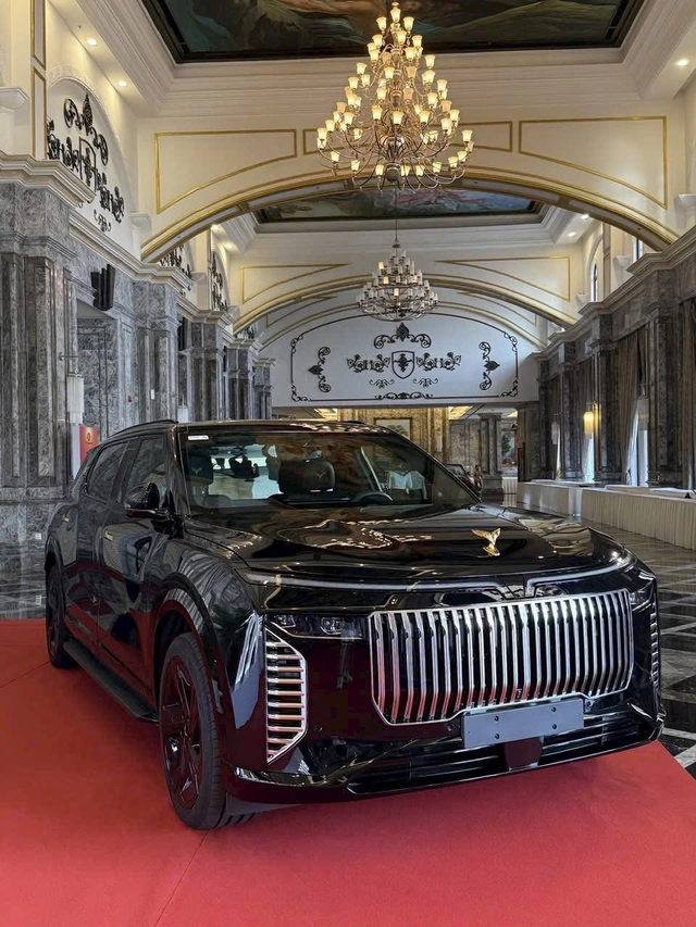 Limousine xịn nhất của VinFast đã có biển số, lăn bánh gần Lăng Bác: Xứng danh Rolls-Royce Việt Nam? - Ảnh 2.