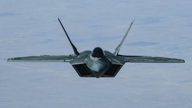 Cuộc gặp giữa Tổng thống Trump và Putin: F - 22 Raptor cất cánh từ Căn cứ Elmendorf - Ảnh 4.