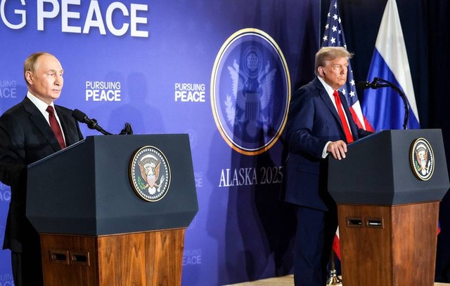 Cuộc gặp giữa Tổng thống Trump và Putin: F - 22 Raptor cất cánh từ Căn cứ Elmendorf - Ảnh 2.