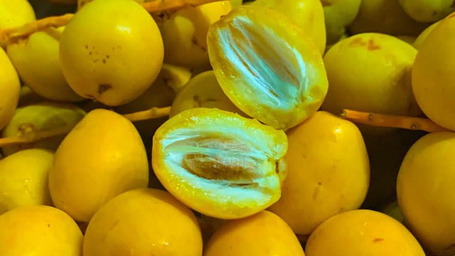 Loại quả được ví như "đường tự nhiên", ngọt mà không hại, giá rẻ hơn cherry, ăn tươi hay khô đều ngon - Ảnh 2.