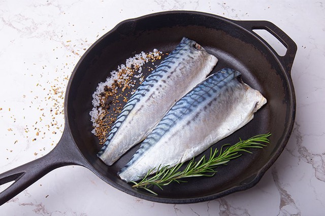 Loại cá ở Việt Nam được nói vui "chưa nấu đã chín nhừ", là cá biển nhưng rẻ, bổ không thua cá đắt tiền - Ảnh 2.