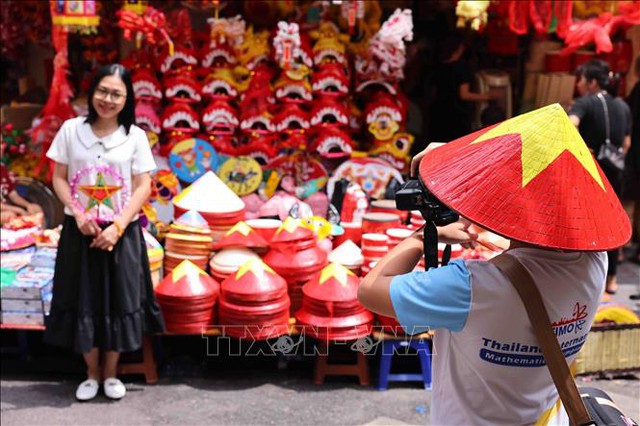 Biết hết Hà Nội trong 1 ngày: Lịch trình gợi ý giúp bạn check-in đủ điểm hot dịp lễ A80 rực rỡ - Ảnh 7.