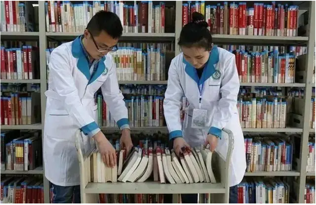 Nam sinh đỗ đại học top đầu nhưng phụ huynh vừa xem chuyên ngành nói 1 câu: 'Thà học lại còn hơn thi đậu' - Ảnh 1.