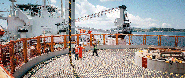 Chiêm ngưỡng siêu tàu mang "Đại mãng xà" 725km xuống biển sâu: Kỳ quan phục vụ dự án NeuConnect 3,2 tỷ USD - Ảnh 3.