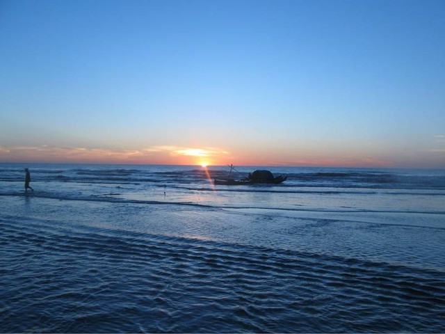 Ngoài Sầm Sơn, Thanh Hóa còn có bãi biển cách đó chỉ 40km, du khách nhận xét: Vắng, sạch hơn nhiều nơi! - Ảnh 8.