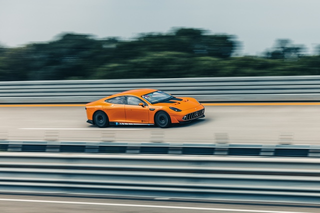 Ai nói xe điện không thể đi xa: Xe này đi một vòng trái đất trong 8 ngày, phá kỷ lục của xe Trung Quốc - Ảnh 1.