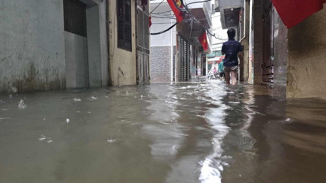 Nước ngập sâu vào nhà, xe máy, tivi, tủ lạnh, máy giặt làm thế nào để không hư hỏng nặng? - Ảnh 2.