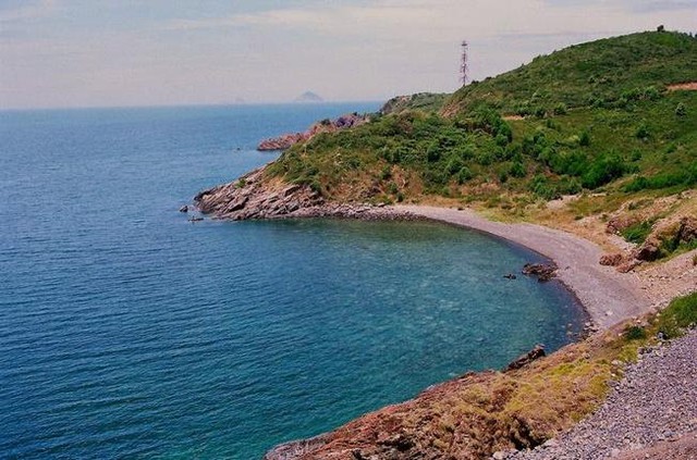 Cung đường một bên là núi, một bên là biển, du khách nhận xét: "Nhất định phải đi qua một lần trong đời!" - Ảnh 4.