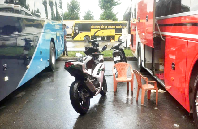 Vụ người đàn ông lái thử xe máy rồi phóng mất, bỏ lại bạn gái ở cửa hàng: Bất ngờ nơi tìm thấy chiếc xe - Ảnh 1.