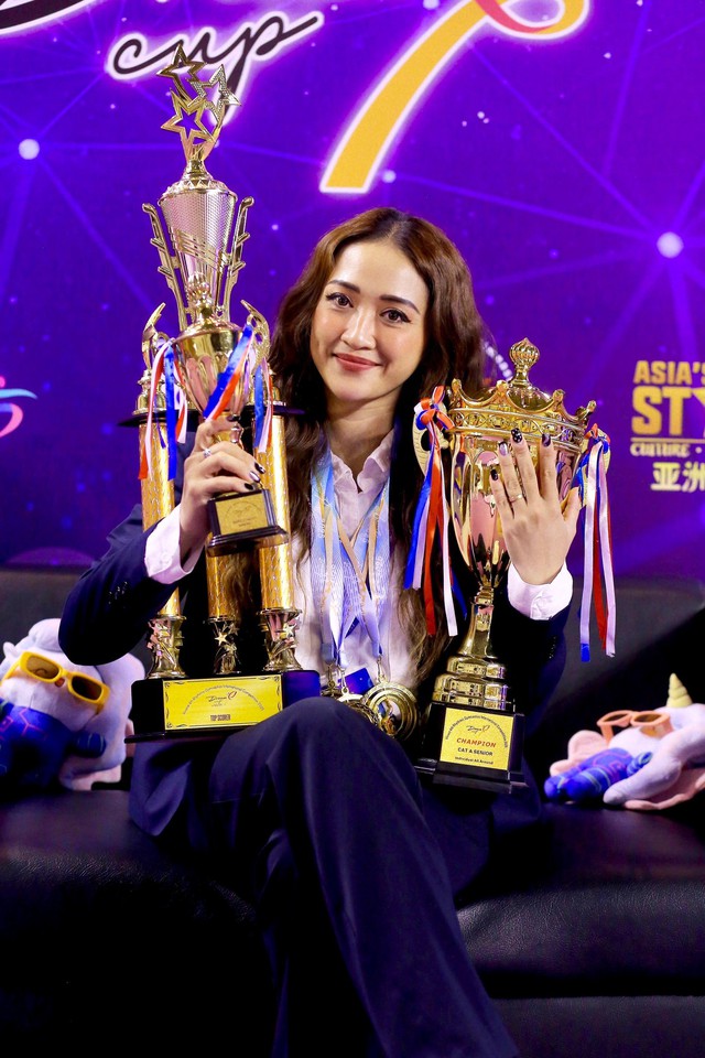 Cặp đôi vàng của thể thao Việt Nam tại Đại lễ 2/9: Vợ xinh nhất làng thể dục nghệ thuật, chồng là HLV nổi tiếng - Ảnh 4.