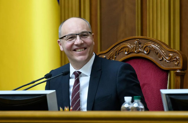 Rúng động Ukraine: Cựu Chủ tịch Quốc hội bị ám sát, hung thủ tình nghi giả dạng shipper - Ảnh 1.