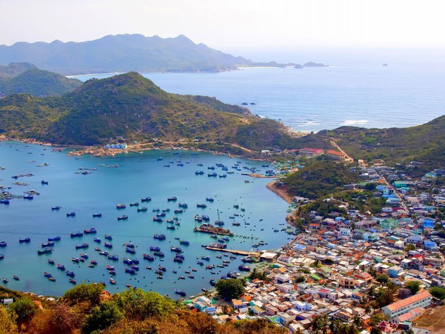 Hòn đảo Việt Nam không phải ai cũng tới được, du khách nhận xét: "Nhìn ảnh ngỡ như ở nước ngoài" - Ảnh 2.