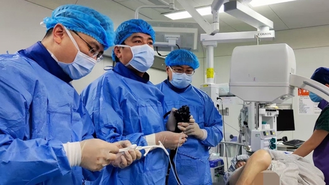 Người đàn ông nôn ra 1 lít máu, cận kề cửa tử: "Thủ phạm" là thứ nhiều nam giới mê - Ảnh 1.