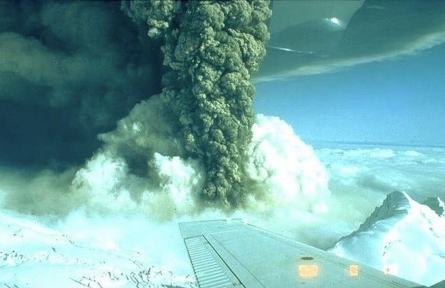 Động đất rung chuyển Alaska, cảnh báo núi lửa phun trào bất cứ lúc nào - Ảnh 1.