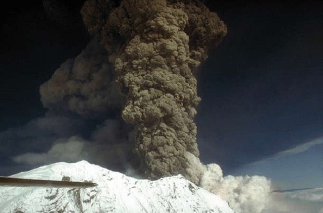 Động đất rung chuyển Alaska, cảnh báo núi lửa phun trào bất cứ lúc nào - Ảnh 6.