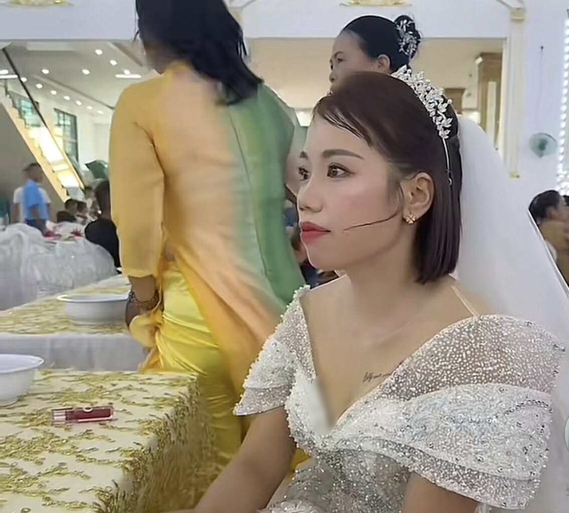 Cô dâu ngồi thất thần trong đám cưới vắng chú rể, câu chuyện phía sau khiến nhiều người xúc động - Ảnh 2.