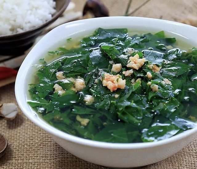 Loại rau được ví như "thần dược của sản phụ", rẻ hơn rau lang, rau cải: Ở Việt Nam chỉ nấu canh là quá phí - Ảnh 2.