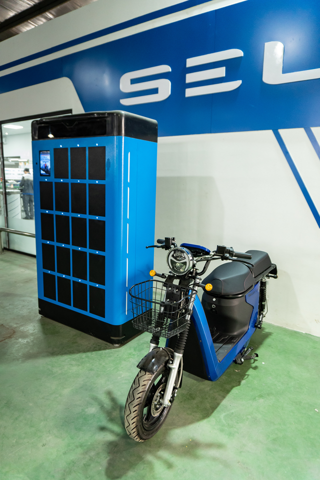 Trạm đổi pin Petrolimex đi vào hoạt động: Nhanh hơn đổ xăng, xe máy điện nhiều hãng có thể dùng chung - Ảnh 4.