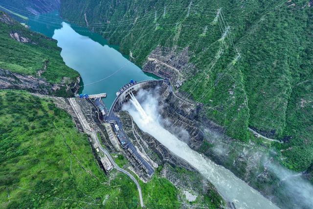 Chiêm ngưỡng "quái vật" đập cao nhất thế giới, cao hơn Tháp Eiffel 5 mét - Ảnh 1. Chiêm ngưỡng "quái vật" đập cao nhất thế giới, cao hơn Tháp Eiffel 5 mét - Ảnh 1.