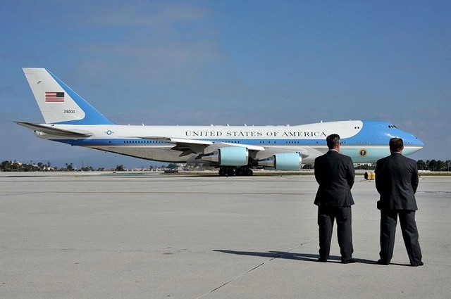 Không lực Một hạ cánh tại sân bay Stansted: Lý do bất ngờ khi ông Trump thăm anh - Ảnh 8. Không lực Một hạ cánh tại sân bay Stansted: Lý do bất ngờ khi ông Trump thăm anh - Ảnh 8.