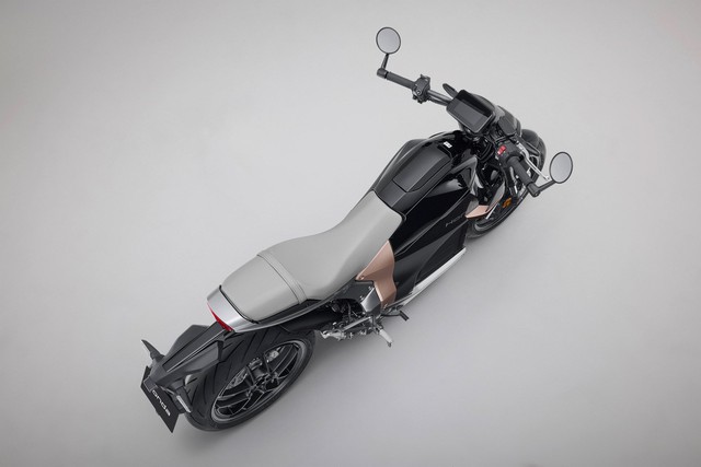 Xe máy điện Honda mới toanh vừa ra mắt: Khỏe ngang xe 1000cc, sạc nhanh chỉ 30 phút, dáng cực đẹp - Ảnh 2.