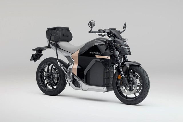 Xe máy điện Honda mới toanh vừa ra mắt: Khỏe ngang xe 1000cc, sạc nhanh chỉ 30 phút, dáng cực đẹp - Ảnh 7.