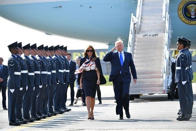 Không lực Một hạ cánh tại sân bay Stansted: Lý do bất ngờ khi ông Trump thăm anh - Ảnh 2. Không lực Một hạ cánh tại sân bay Stansted: Lý do bất ngờ khi ông Trump thăm anh - Ảnh 2.