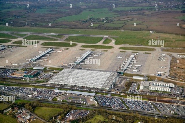 Không lực Một hạ cánh tại sân bay Stansted: Lý do bất ngờ khi ông Trump thăm anh - Ảnh 5. Không lực Một hạ cánh tại sân bay Stansted: Lý do bất ngờ khi ông Trump thăm anh - Ảnh 5.