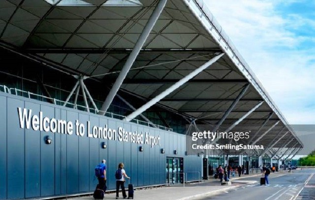 Không lực Một hạ cánh tại sân bay Stansted: Lý do bất ngờ khi ông Trump thăm anh - Ảnh 6. Không lực Một hạ cánh tại sân bay Stansted: Lý do bất ngờ khi ông Trump thăm anh - Ảnh 6.