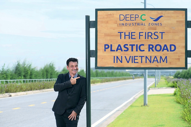 Con đường rác nhựa 1,4km độc lạ đầu tiên tại Việt Nam: Được 2 "ông lớn" thế giới chung tay xây dựng - Ảnh 4.