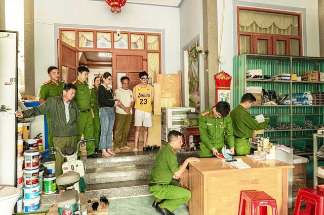 Bắt tạm giam, khám xét nơi ở của Lâm Thị Hương - Ảnh 2.