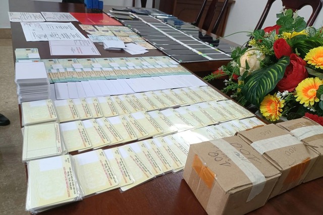 Bắt, khám xét nơi ở của "ông trùm" trẻ tuổi, có trình độ công nghệ cao Phạm Duy Phú- Ảnh 4. Bắt, khám xét nơi ở của "ông trùm" trẻ tuổi, có trình độ công nghệ cao Phạm Duy Phú- Ảnh 4.