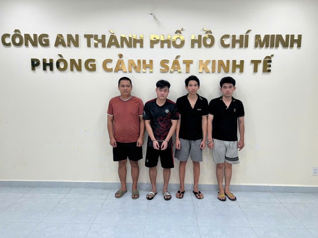 Bắt giữ trùm hàng giả Hoàng Huy Hùng Tại TP . HCM với đường dây sản xuất quy mô lớn - Ảnh 1. Bắt giữ trùm hàng giả Hoàng Huy Hùng Tại TP . HCM với đường dây sản xuất quy mô lớn - Ảnh 1.