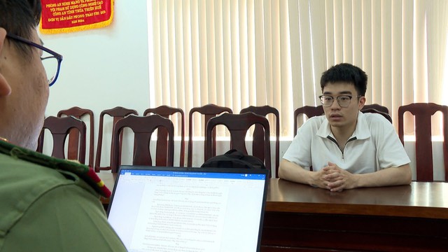 Bắt "ông trùm" trẻ tuổi, có trình độ công nghệ cao Phạm Duy Phú: Hé lộ loạt tin nhắn bất thường - Ảnh 1.