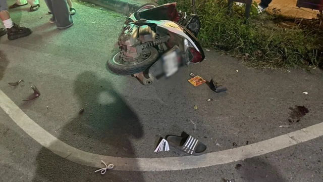 Giật túi xách của người đi bộ, tên cướp gặp ngay 'quả báo nhãn tiền': Nạn nhân tiết lộ số tiền trong túi- Ảnh 2.