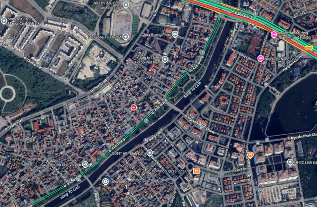 Dải đất "kim cương" đối với dự &aacute;n C&ocirc;ng vi&ecirc;n tuyến s&ocirc;ng T&ocirc; Lịch, v&igrave; c&oacute; chiều ngang rộng nhất t&iacute;nh từ bờ t&acirc;y T&ocirc; Lịch. Ảnh: Google Maps.