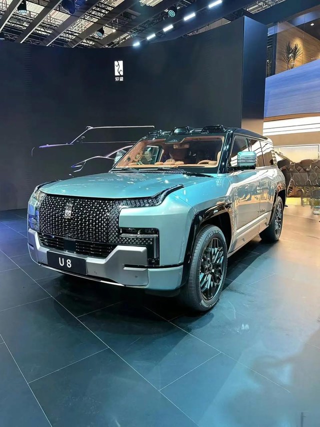 Ngập nặng do bão nhưng 'tàu ngầm 4 bánh' của Trung Quốc vẫn ung dung lội: Dân tố đi đến đâu hỏng đến đấy- Ảnh 3.