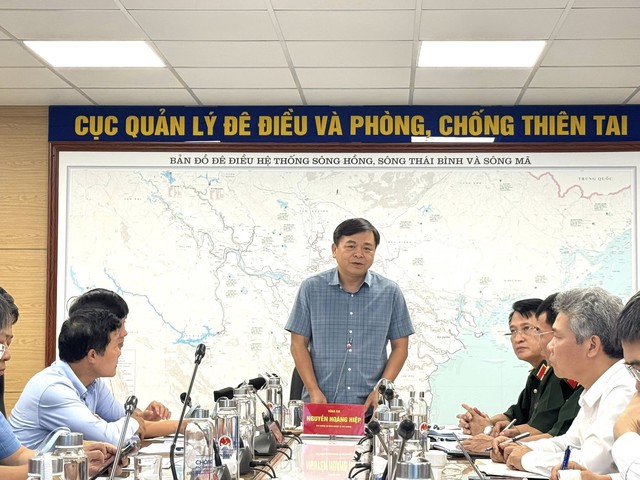 Không giống bão số 9, bão Bualoi đi hoàn toàn trên biển rồi vào thẳng nước ta, gây mưa đặc biệt lớn- Ảnh 1.