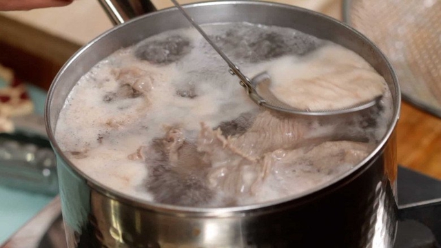 Khi nào nên, khi nào không nên vớt bọt nổi lên lúc luộc thịt? Chuyện đơn giản nhưng nhiều người làm sai- Ảnh 3. Khi nào nên, khi nào không nên vớt bọt nổi lên lúc luộc thịt? Chuyện đơn giản nhưng nhiều người làm sai- Ảnh 3.