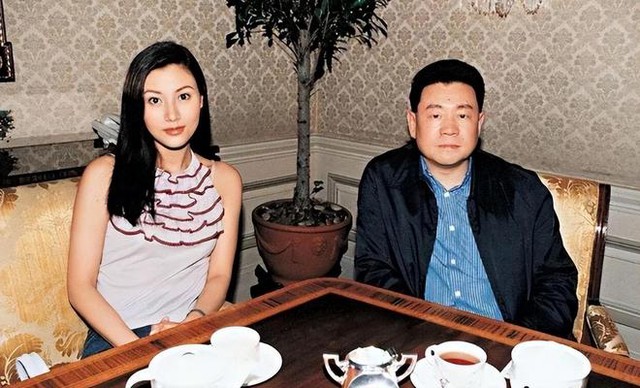 Có 1 nàng hậu "đáng sợ" khiến giới phu nhân hào môn nhấp nhổm không yên- Ảnh 5. Có 1 nàng hậu "đáng sợ" khiến giới phu nhân hào môn nhấp nhổm không yên- Ảnh 5.