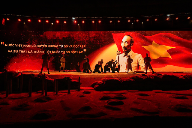 Triển lãm 3D “ 95 năm Cờ Đảng soi đường ” kết nối triệu trái tim Việt Nam - Ảnh 3. Triển lãm 3D “ 95 năm Cờ Đảng soi đường ” kết nối triệu trái tim Việt Nam - Ảnh 3.