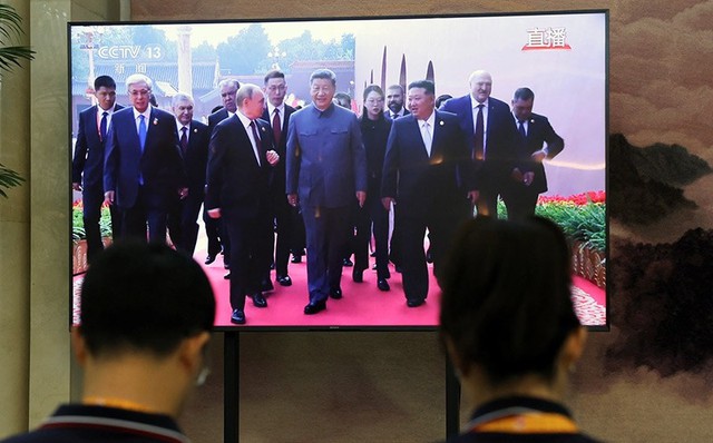 Diễu binh Trung Quốc phô diễn sức mạnh quân sự tại Quảng trường Thiên An Môn - Ảnh 4. Diễu binh Trung Quốc phô diễn sức mạnh quân sự tại Quảng trường Thiên An Môn - Ảnh 4.