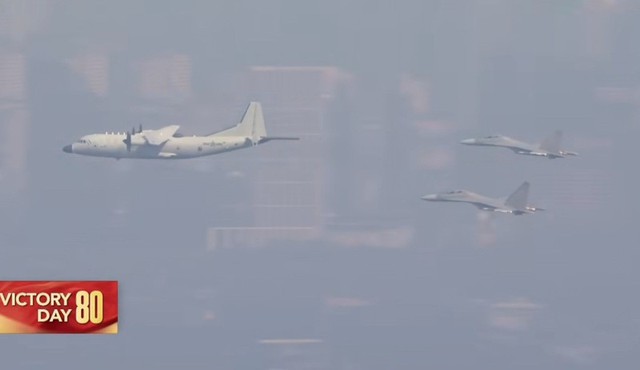 Diễu binh Trung Quốc phô diễn sức mạnh quân sự tại Quảng trường Thiên An Môn - Ảnh 31. Diễu binh Trung Quốc phô diễn sức mạnh quân sự tại Quảng trường Thiên An Môn - Ảnh 31.