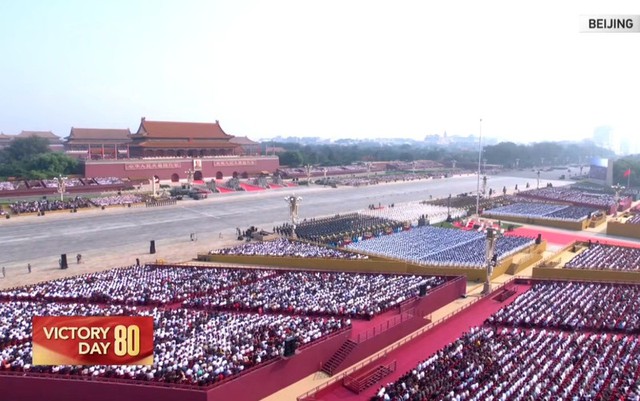 Diễu binh Trung Quốc phô diễn sức mạnh quân sự tại Quảng trường Thiên An Môn - Ảnh 11. Diễu binh Trung Quốc phô diễn sức mạnh quân sự tại Quảng trường Thiên An Môn - Ảnh 11.