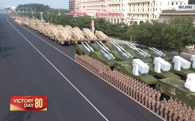 Diễu binh Trung Quốc phô diễn sức mạnh quân sự tại Quảng trường Thiên An Môn - Ảnh 22. Diễu binh Trung Quốc phô diễn sức mạnh quân sự tại Quảng trường Thiên An Môn - Ảnh 22.