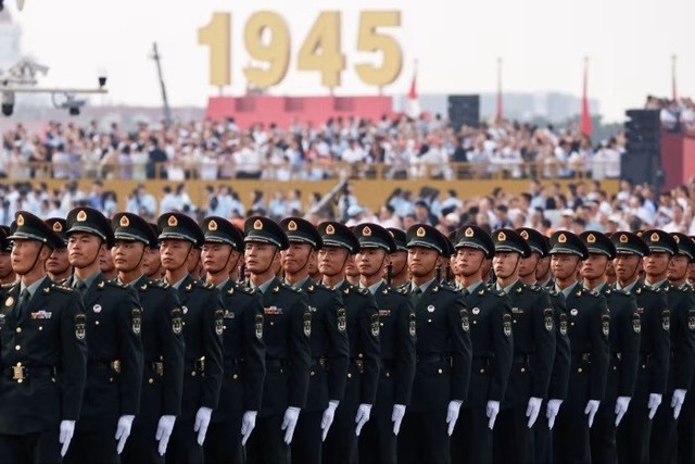 Diễu binh Trung Quốc phô diễn sức mạnh quân sự tại Quảng trường Thiên An Môn - Ảnh 13. Diễu binh Trung Quốc phô diễn sức mạnh quân sự tại Quảng trường Thiên An Môn - Ảnh 13.