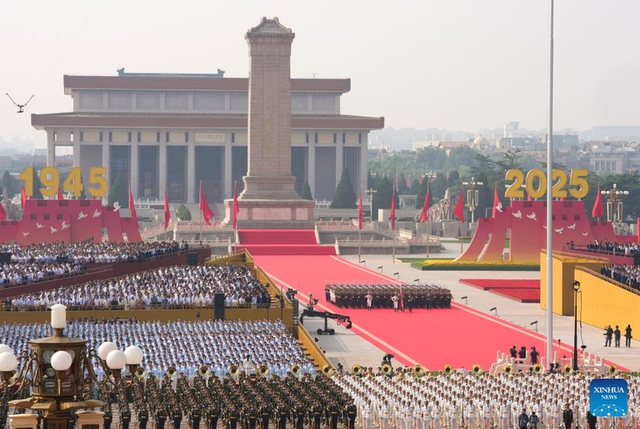 Diễu binh Trung Quốc phô diễn sức mạnh quân sự tại Quảng trường Thiên An Môn - Ảnh 15. Diễu binh Trung Quốc phô diễn sức mạnh quân sự tại Quảng trường Thiên An Môn - Ảnh 15.