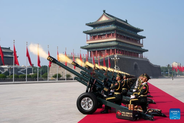 Diễu binh Trung Quốc phô diễn sức mạnh quân sự tại Quảng trường Thiên An Môn - Ảnh 9. Diễu binh Trung Quốc phô diễn sức mạnh quân sự tại Quảng trường Thiên An Môn - Ảnh 9.