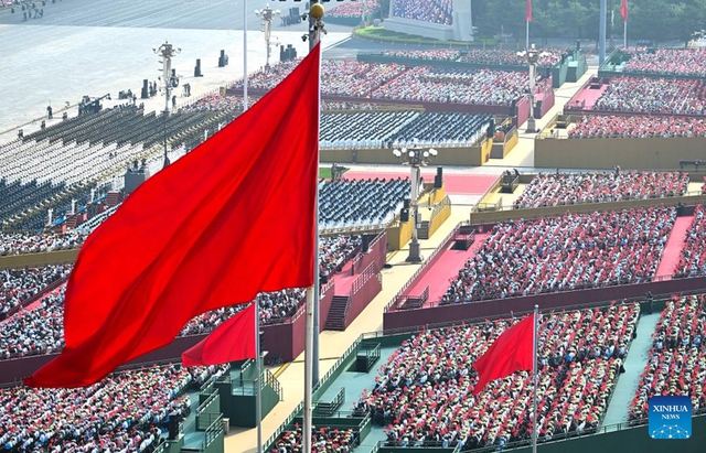 Diễu binh Trung Quốc phô diễn sức mạnh quân sự tại Quảng trường Thiên An Môn - Ảnh 1. Diễu binh Trung Quốc phô diễn sức mạnh quân sự tại Quảng trường Thiên An Môn - Ảnh 1.